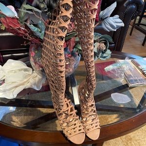 New without Box
Vince Camuto Beige Keliana Gladiator High Heel Knee